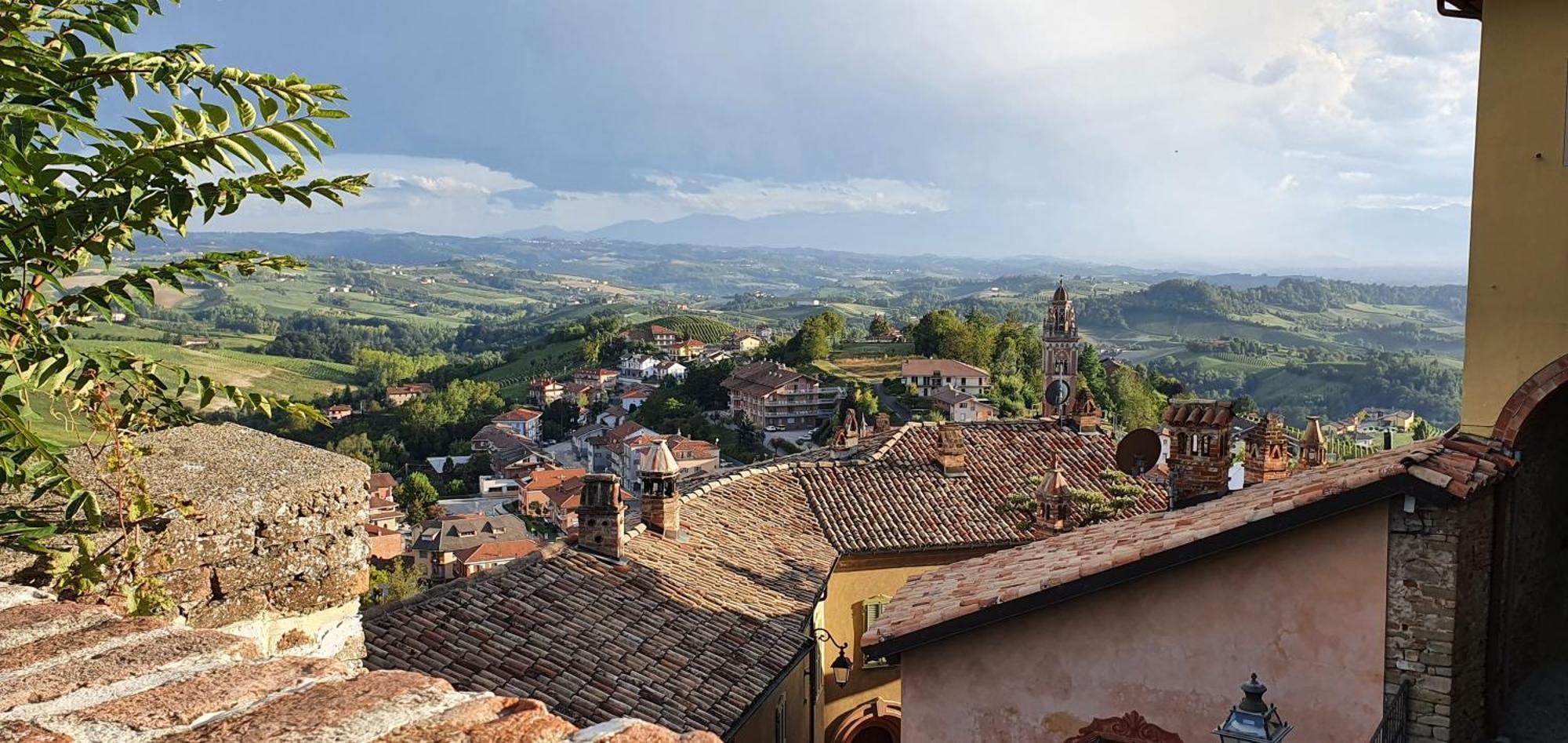 Hotel Charming Barolo Wine Loft Monforte dʼAlba Exteriér fotografie