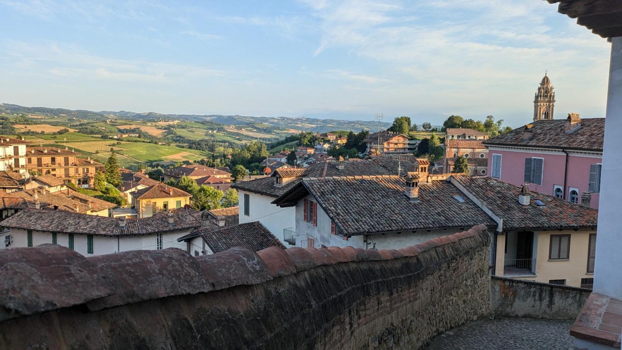 Hotel Charming Barolo Wine Loft Monforte dʼAlba Exteriér fotografie